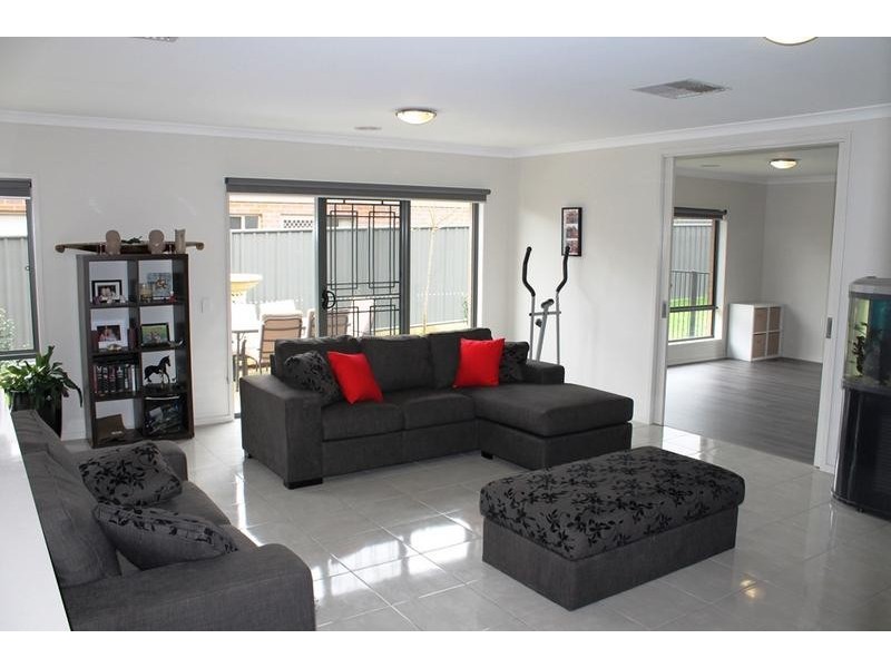 22 LYSTERFIELD LANE, Wodonga VIC 3690