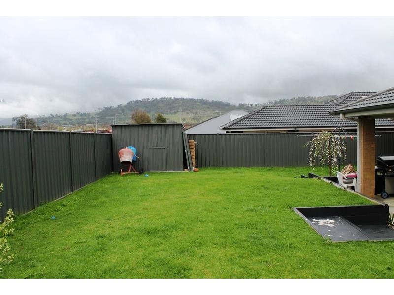 22 LYSTERFIELD LANE, Wodonga VIC 3690