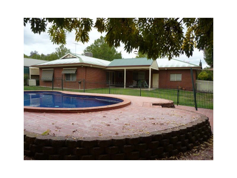 12 DOMINIC DRIVE, Wodonga VIC 3690
