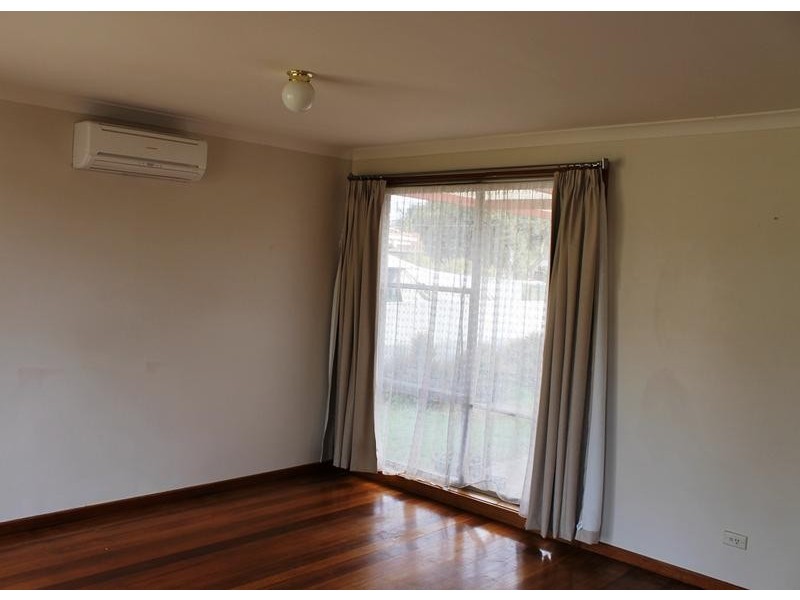 8 WARSAW CRESCENT, Wodonga VIC 3690