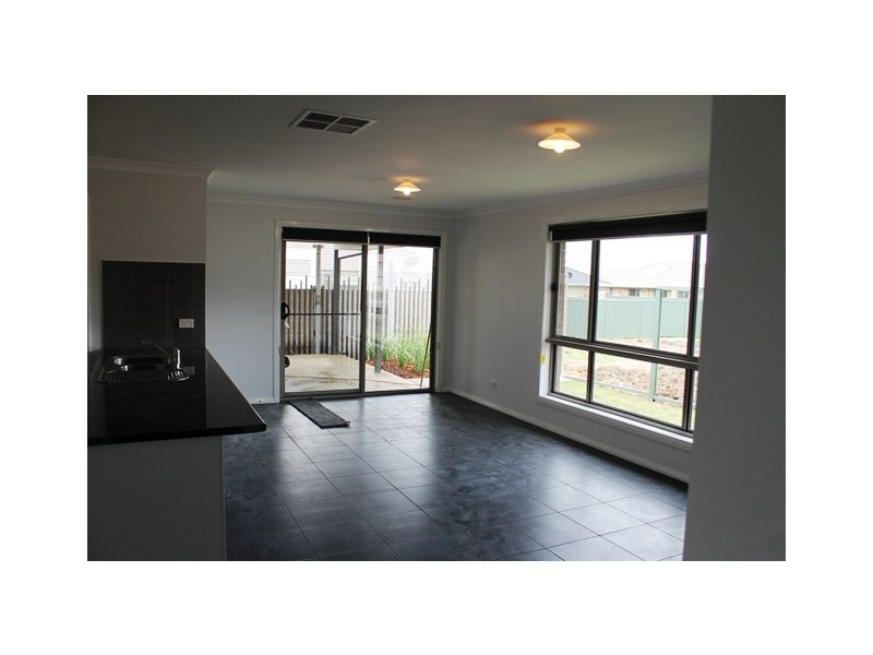 2 VICTORIA CROSS PARADE, Wodonga VIC 3690