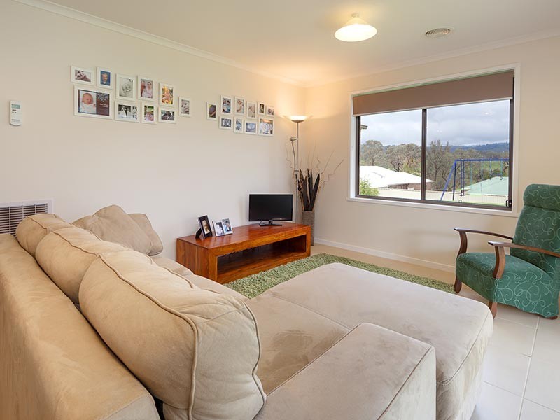 42 BREMER AVENUE, Wodonga VIC 3690