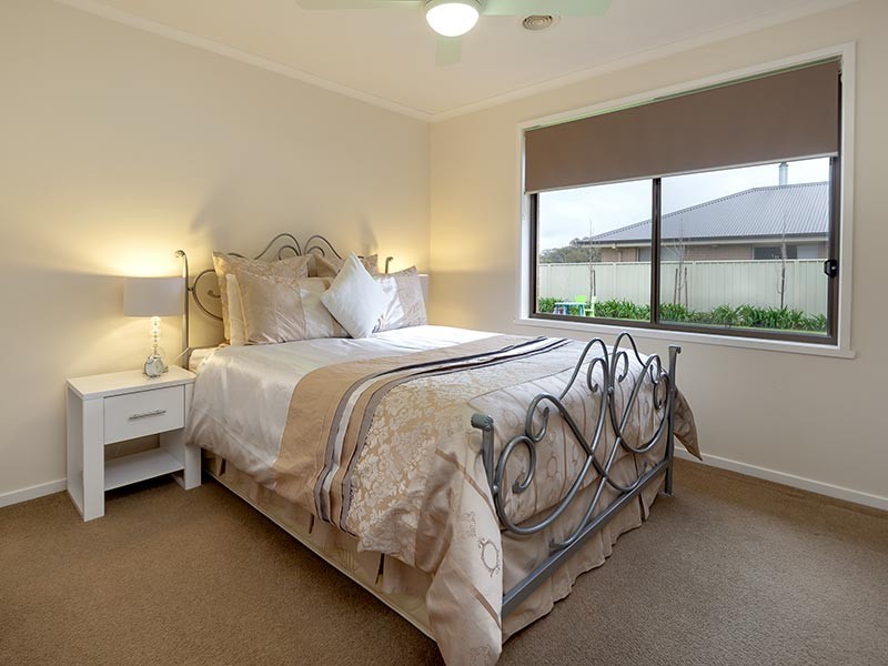 42 BREMER AVENUE, Wodonga VIC 3690