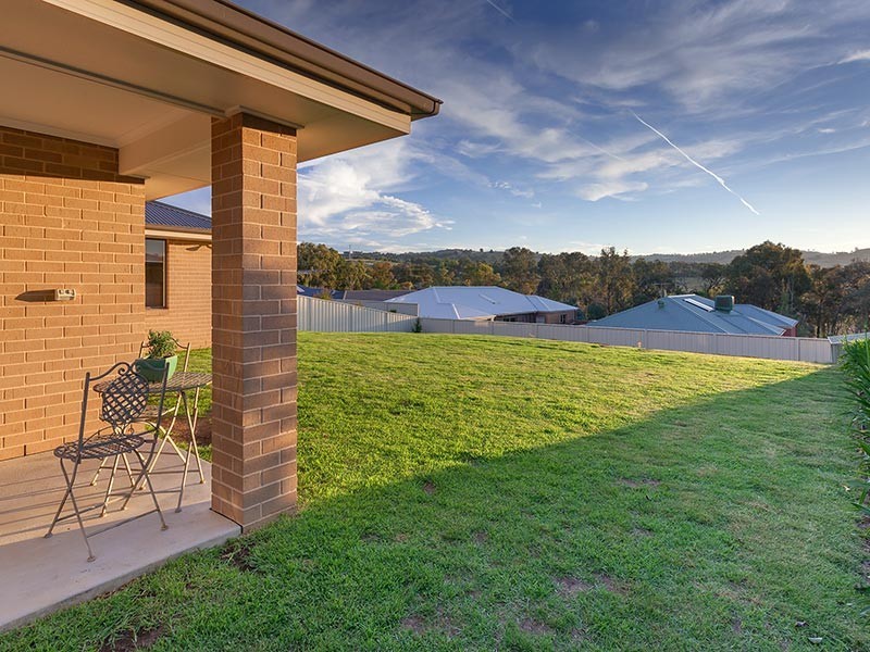 42 BREMER AVENUE, Wodonga VIC 3690