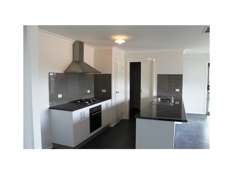 2 VICTORIA CROSS PARADE, Wodonga VIC 3690