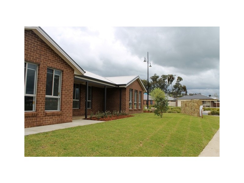 2 VICTORIA CROSS PARADE, Wodonga VIC 3690