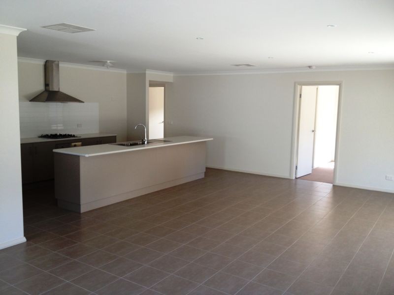 28 KENNETH WATSON DRIVE, Wodonga VIC 3690