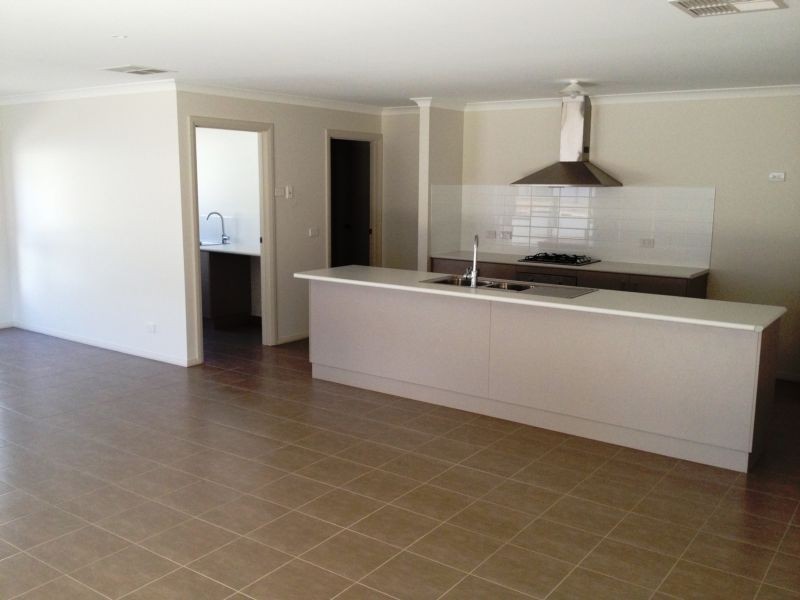 28 KENNETH WATSON DRIVE, Wodonga VIC 3690