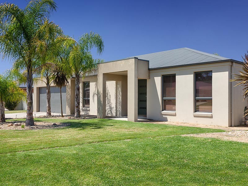 19 GOLFLINKS AVENUE, Wodonga VIC 3690