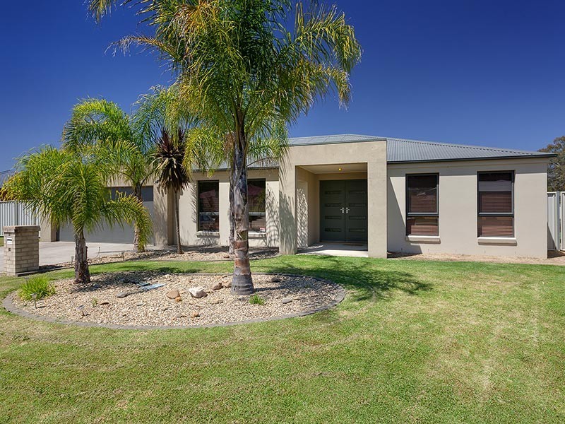 19 GOLFLINKS AVENUE, Wodonga VIC 3690