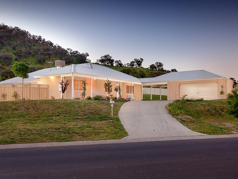 19 BREWER DRIVE, Wodonga VIC 3690