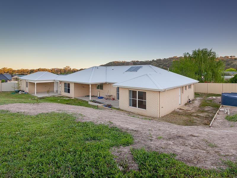 19 BREWER DRIVE, Wodonga VIC 3690