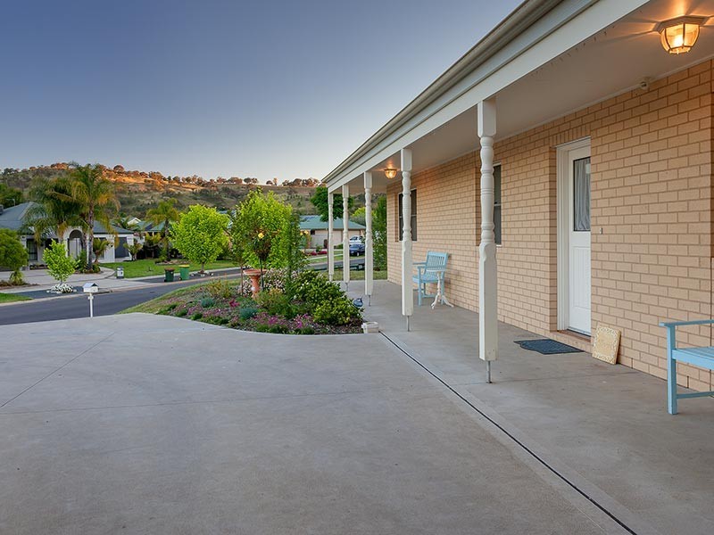 19 BREWER DRIVE, Wodonga VIC 3690