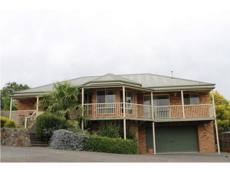 10 SOUTHERN VIEW DRIVE, Albury NSW 2640