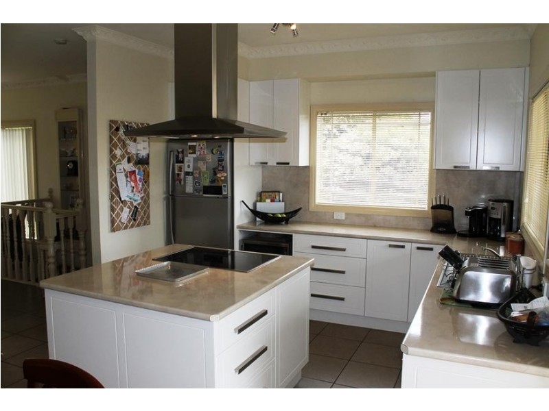 10 SOUTHERN VIEW DRIVE, Albury NSW 2640
