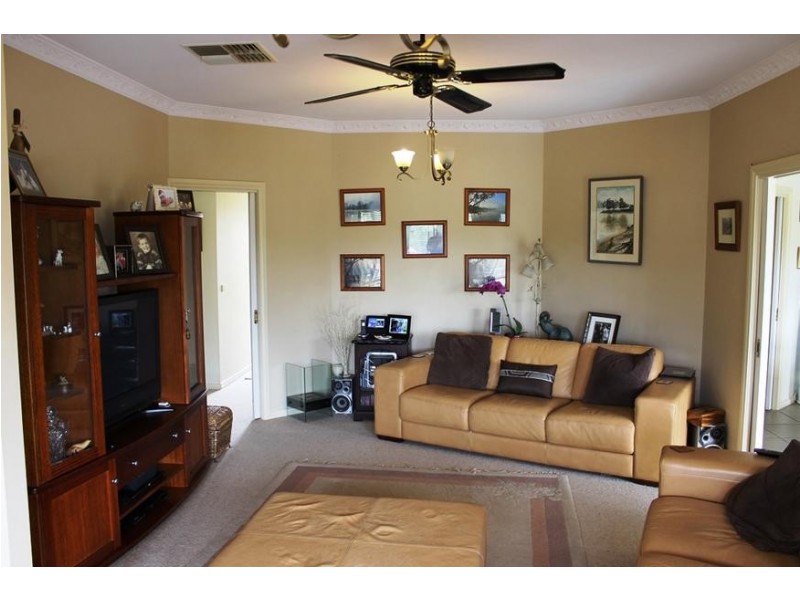 10 SOUTHERN VIEW DRIVE, Albury NSW 2640
