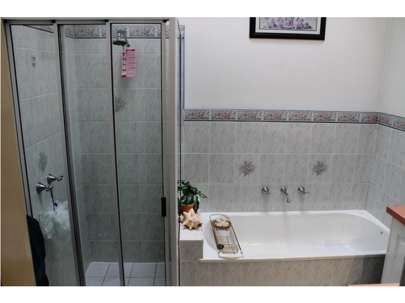10 SOUTHERN VIEW DRIVE, Albury NSW 2640