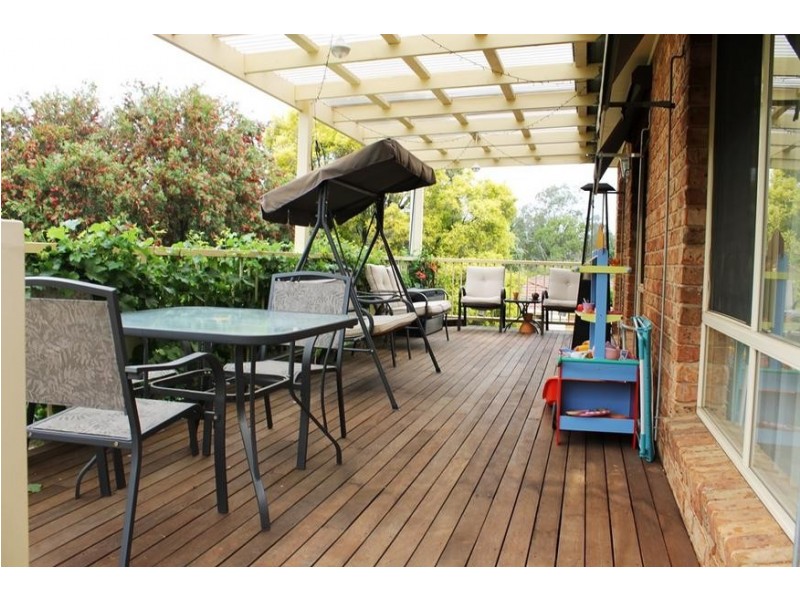 10 SOUTHERN VIEW DRIVE, Albury NSW 2640
