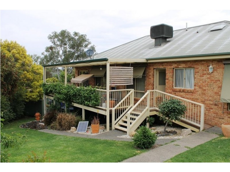 10 SOUTHERN VIEW DRIVE, Albury NSW 2640