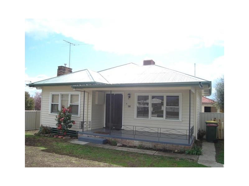 38 THOMAS MITCHELL DRIVE, Wodonga VIC 3690