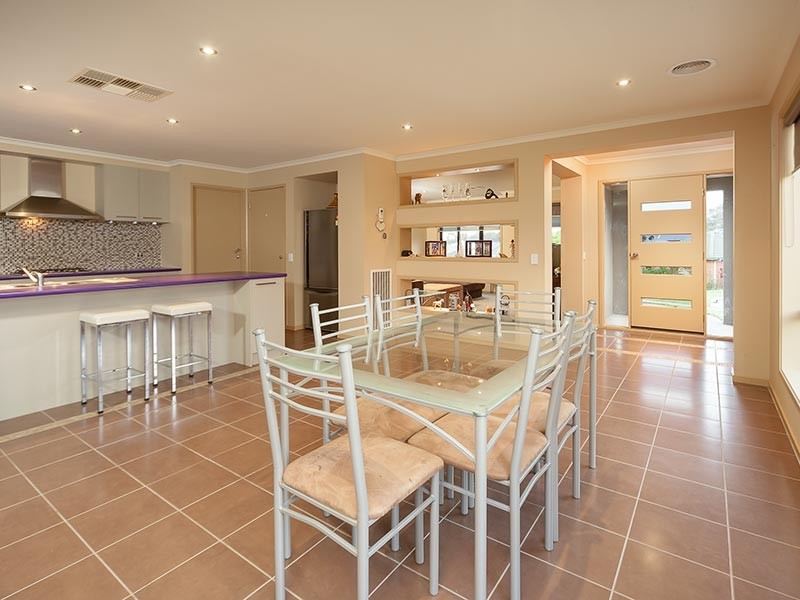 27 LIGHTWOOD DRIVE, Wodonga VIC 3690