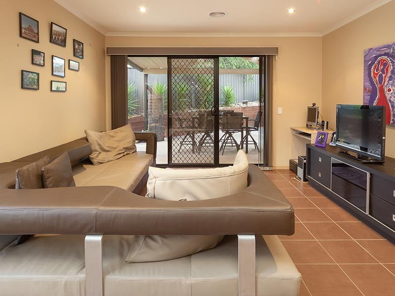 27 LIGHTWOOD DRIVE, Wodonga VIC 3690