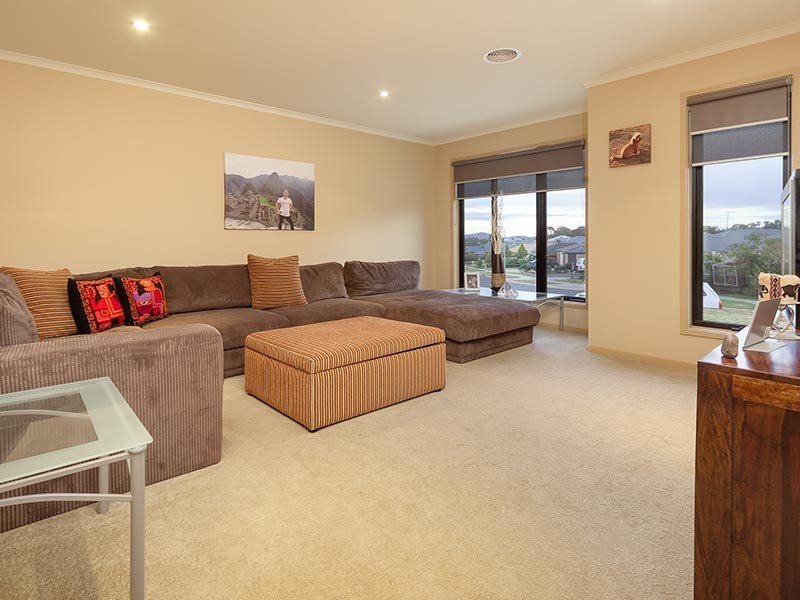 27 LIGHTWOOD DRIVE, Wodonga VIC 3690