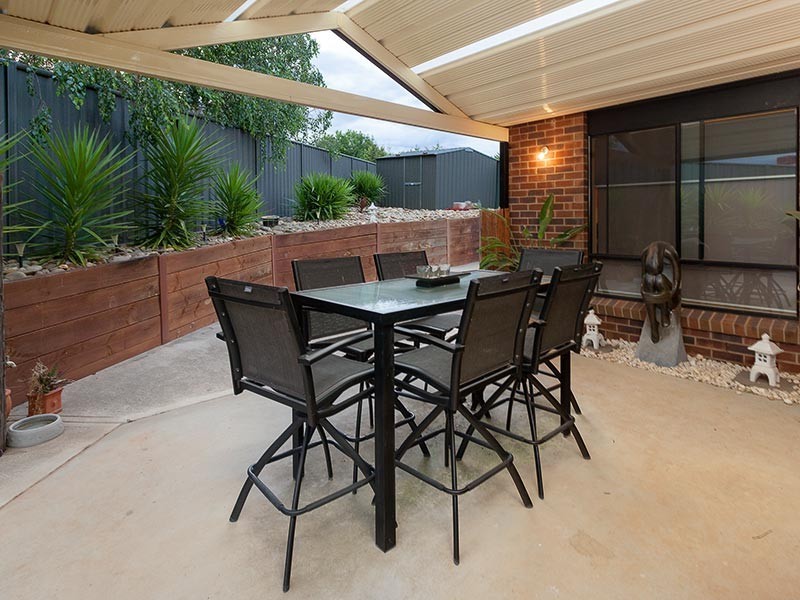 27 LIGHTWOOD DRIVE, Wodonga VIC 3690