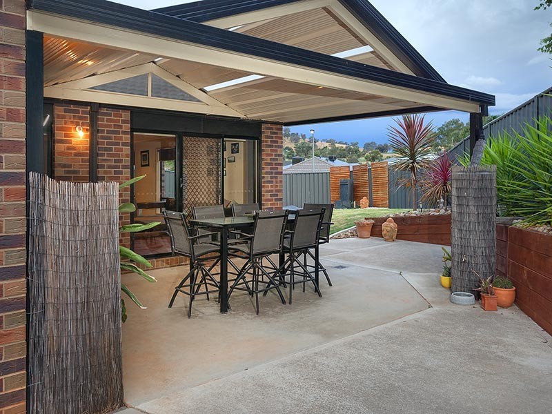 27 LIGHTWOOD DRIVE, Wodonga VIC 3690