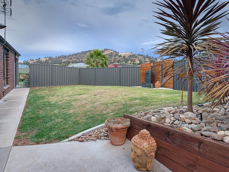 27 LIGHTWOOD DRIVE, Wodonga VIC 3690