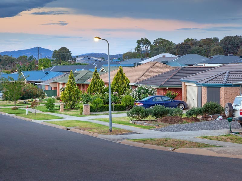 27 LIGHTWOOD DRIVE, Wodonga VIC 3690