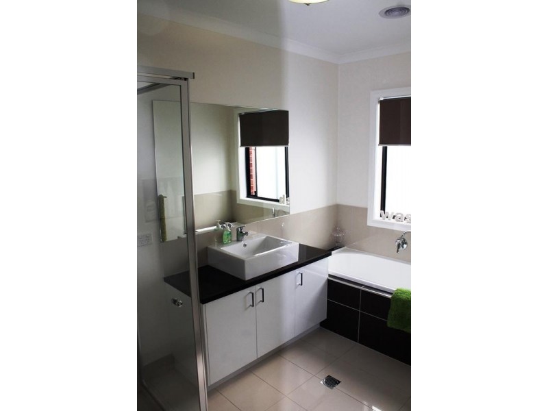 24 MAYGAR AVENUE, Wodonga VIC 3690