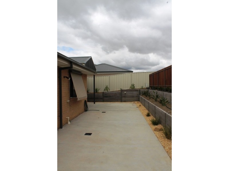 1 INNISBROOK AVENUE, Wodonga VIC 3690