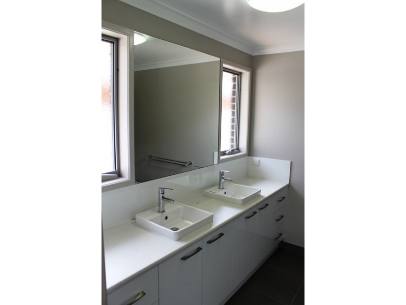 29 WHITELEY CIRCUIT, Baranduda VIC 3691