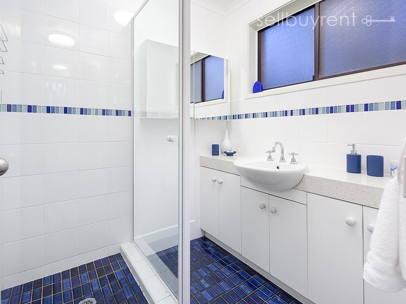 4 WILTSHIRE CRESCENT, Wodonga VIC 3690