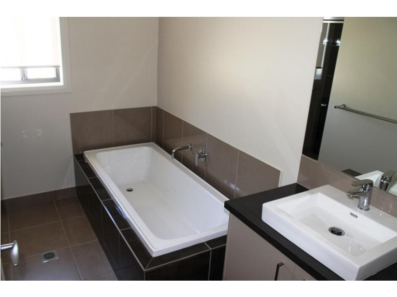 1 INNISBROOK AVENUE, Wodonga VIC 3690