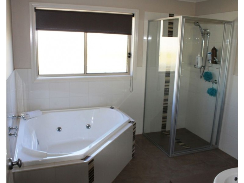 131 DE KERILLEAU DRIVE, Wodonga VIC 3690