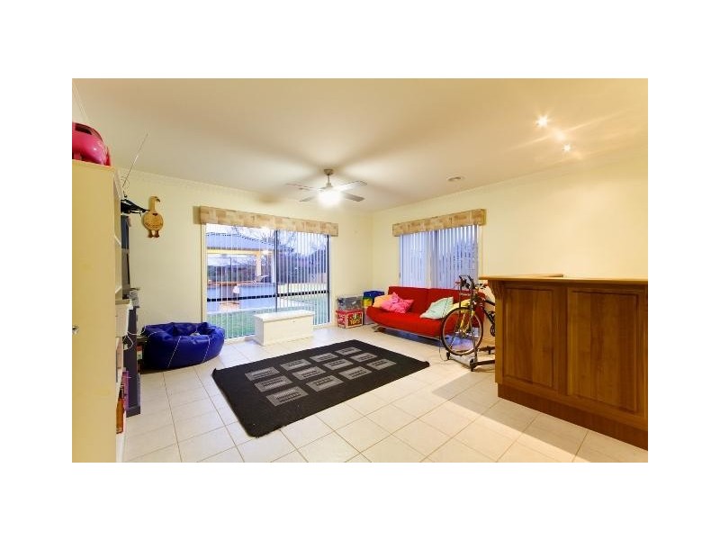 18 PARKFIELD DRIVE, Wodonga VIC 3690