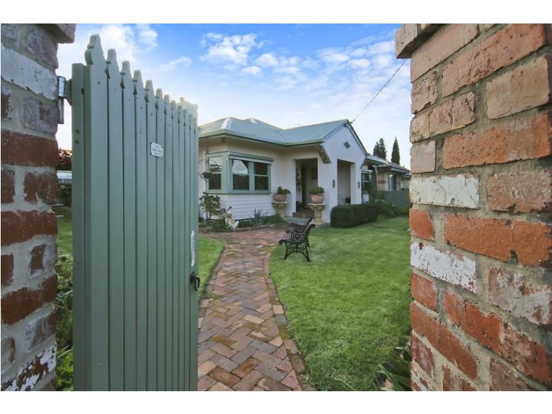 19 BURNLEY STREET, Wodonga VIC 3690