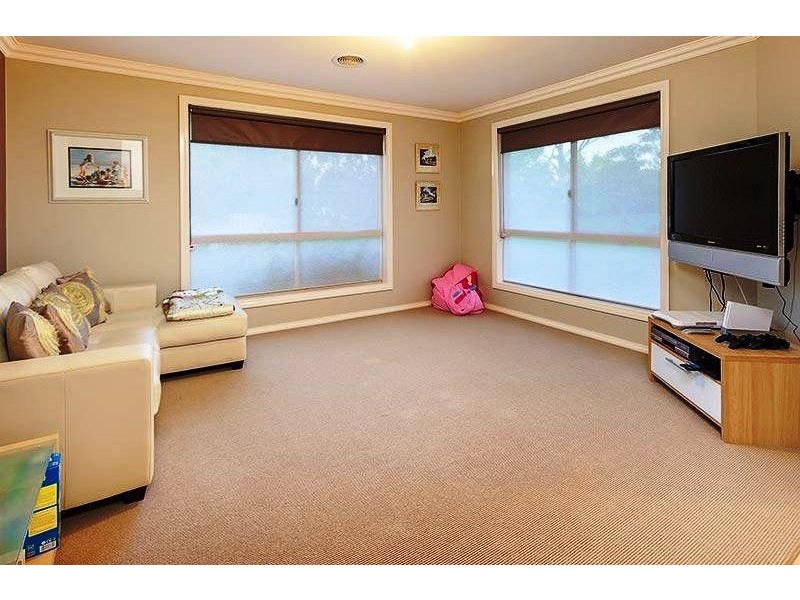 8 PATTERSON AVENUE, Wodonga VIC 3690