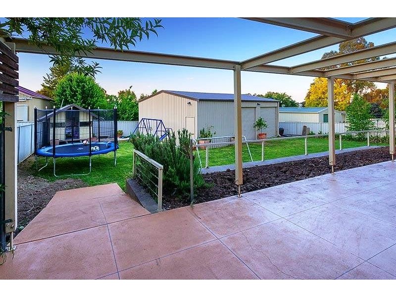 8 PATTERSON AVENUE, Wodonga VIC 3690
