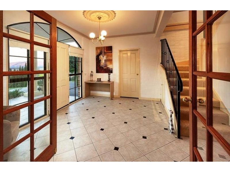 22 AVONDALE DRIVE, Wodonga VIC 3690
