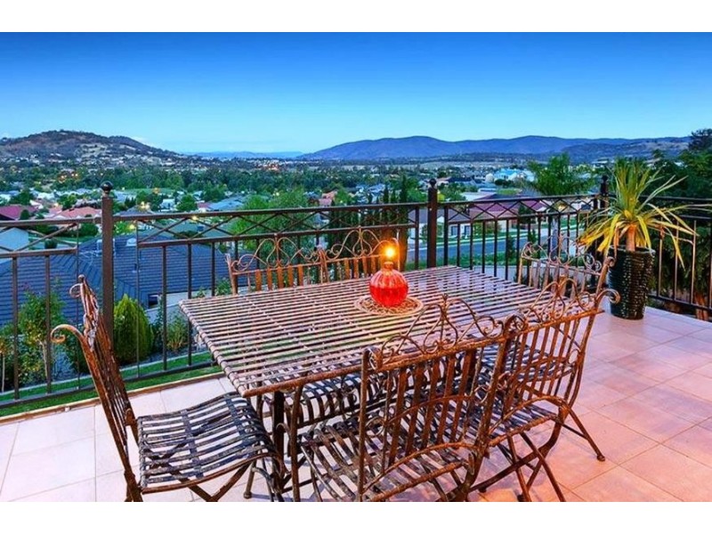 22 AVONDALE DRIVE, Wodonga VIC 3690