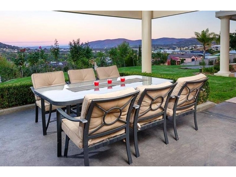 22 AVONDALE DRIVE, Wodonga VIC 3690