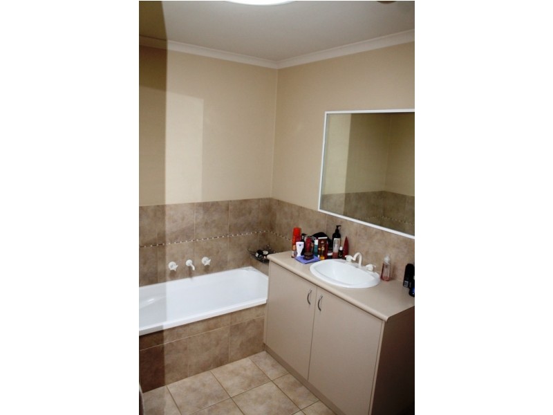 2 SWIFT COURT, Wodonga VIC 3690