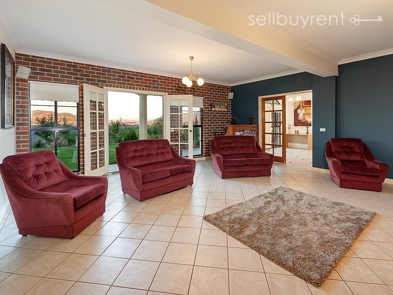 22 AVONDALE DRIVE, Wodonga VIC 3690