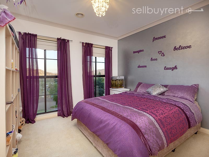 22 AVONDALE DRIVE, Wodonga VIC 3690
