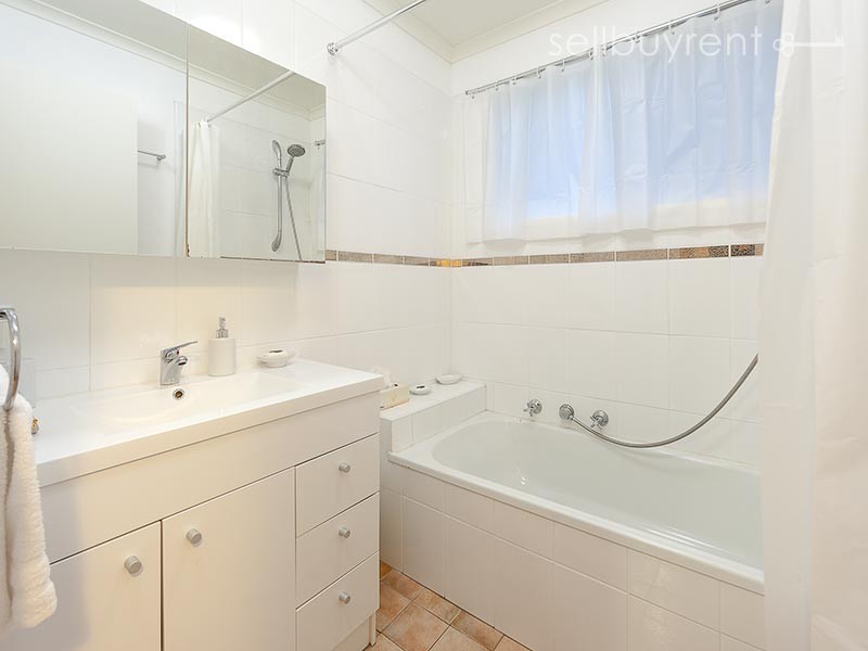 4 WILTSHIRE CRESCENT, Wodonga VIC 3690