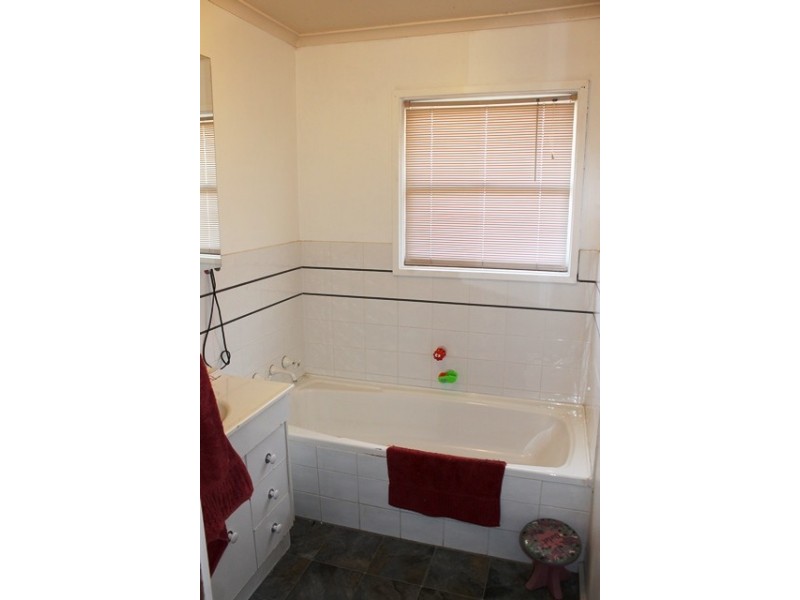 76 TRUDEWIND ROAD, Wodonga VIC 3690