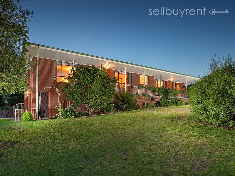 11 BEARD CRESCENT, Wodonga VIC 3690